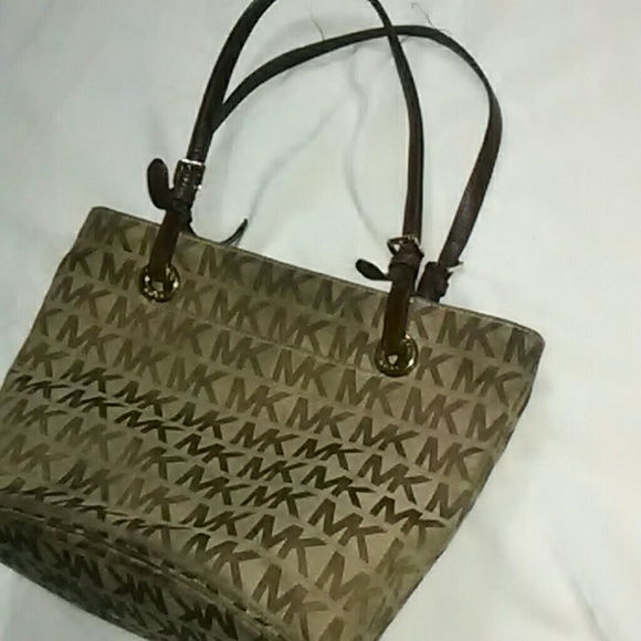 Michael Kors purse - Picture 1 of 4